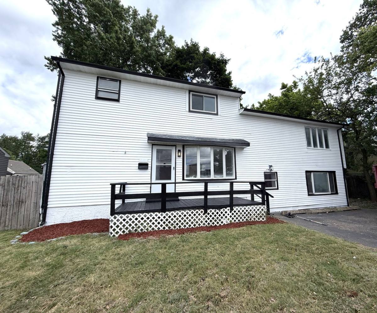 Apartment for rent at 1019 Green Lane, Levittown, PA 19057