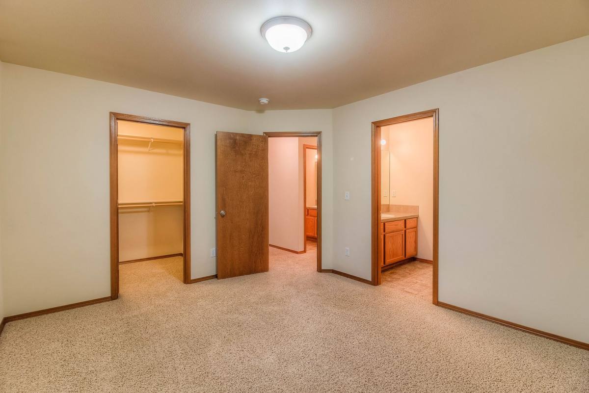 Apartment for rent at 1007 S 91st Ave, Yakima, WA 98908