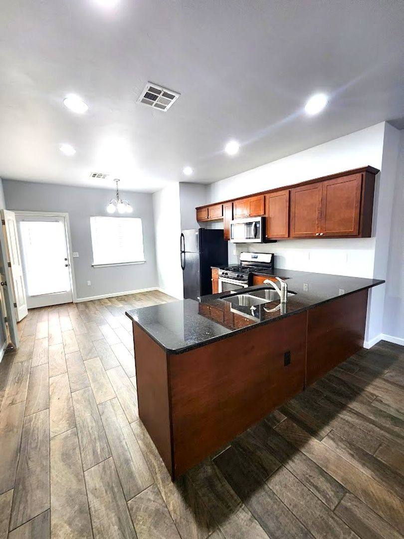 Apartment for rent at 1120 E Campbell St, Edmond, OK 73034