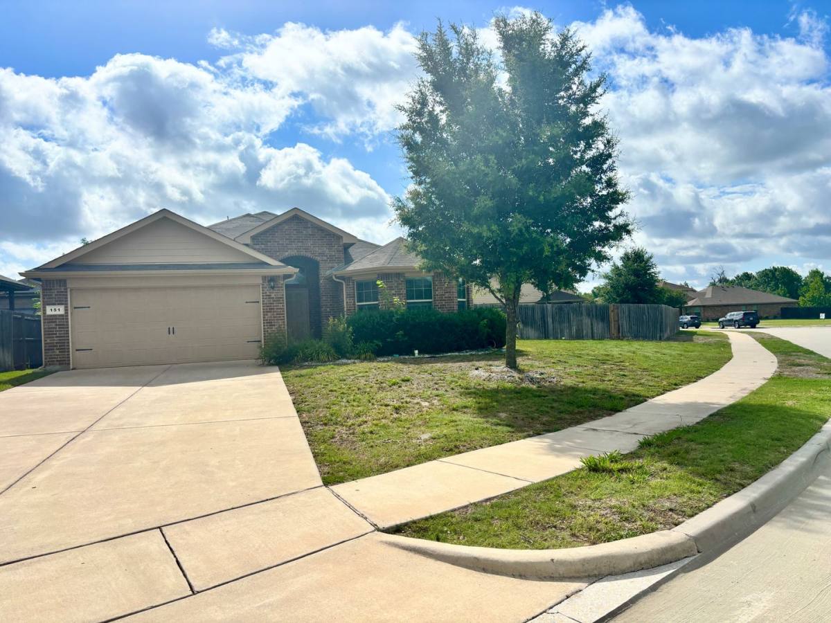 House for rent at 151 Creekview Dr, Azle, TX 76020