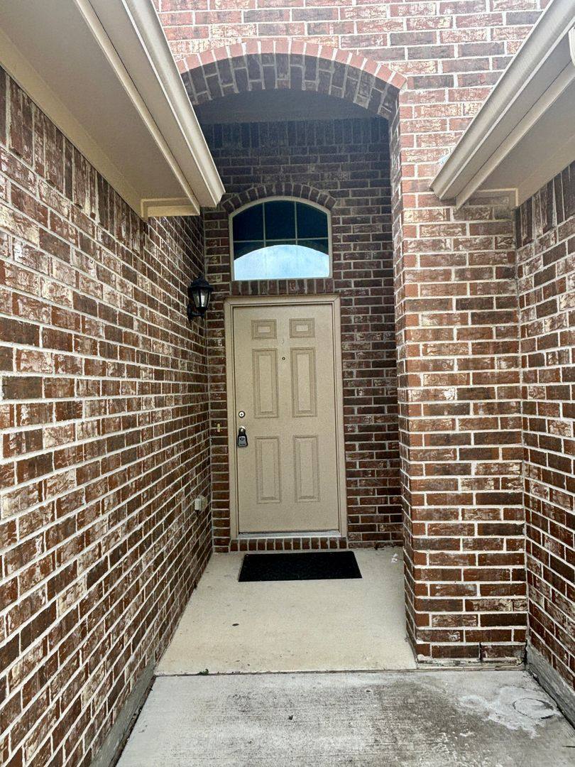 House for rent at 151 Creekview Dr, Azle, TX 76020