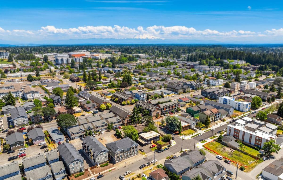Apartment for rent at 4045 S Puget Sound Ave, Tacoma, WA 98409