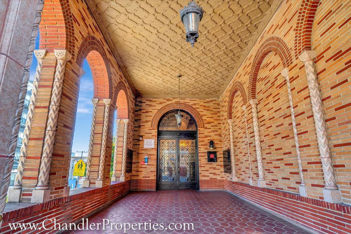 Apartment for rent at 2001 California St, San Francisco, CA 94109