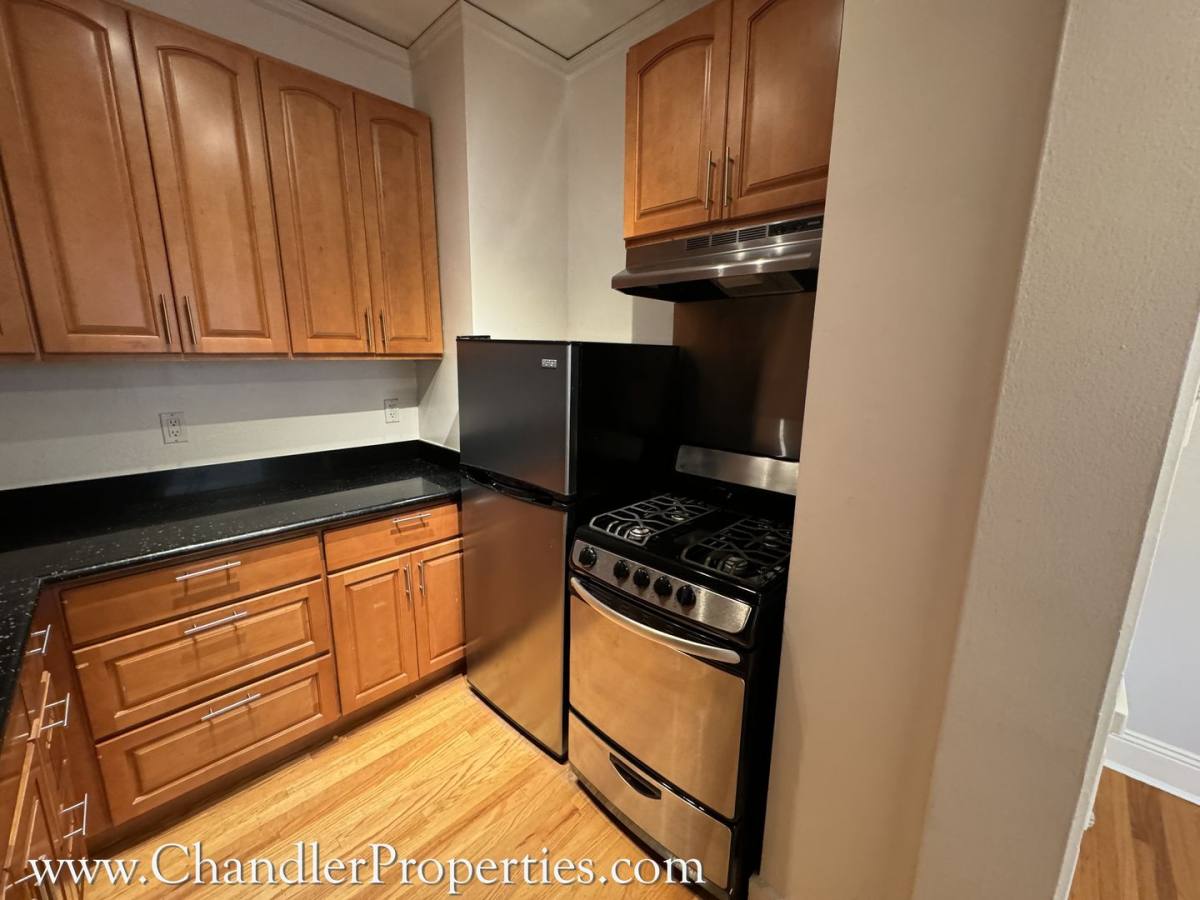 Apartment for rent at 2001 California St, San Francisco, CA 94109