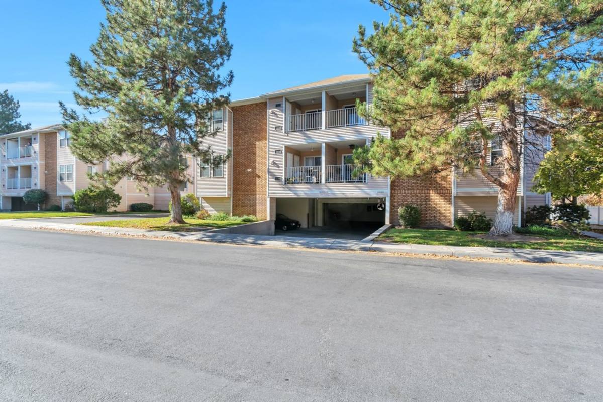 Apartment for rent at 9118 S Scirlein Dr, Sandy, UT 84094