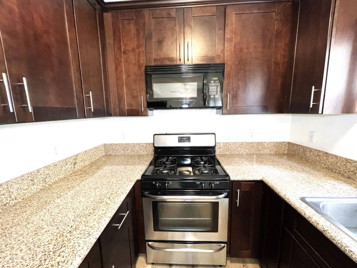 Apartment for rent at 3565 S Sepulveda Blvd, Los Angeles, CA 90034
