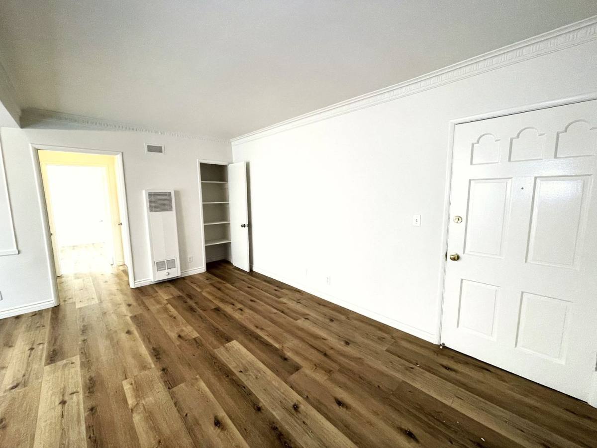 Apartment for rent at 3565 S Sepulveda Blvd, Los Angeles, CA 90034
