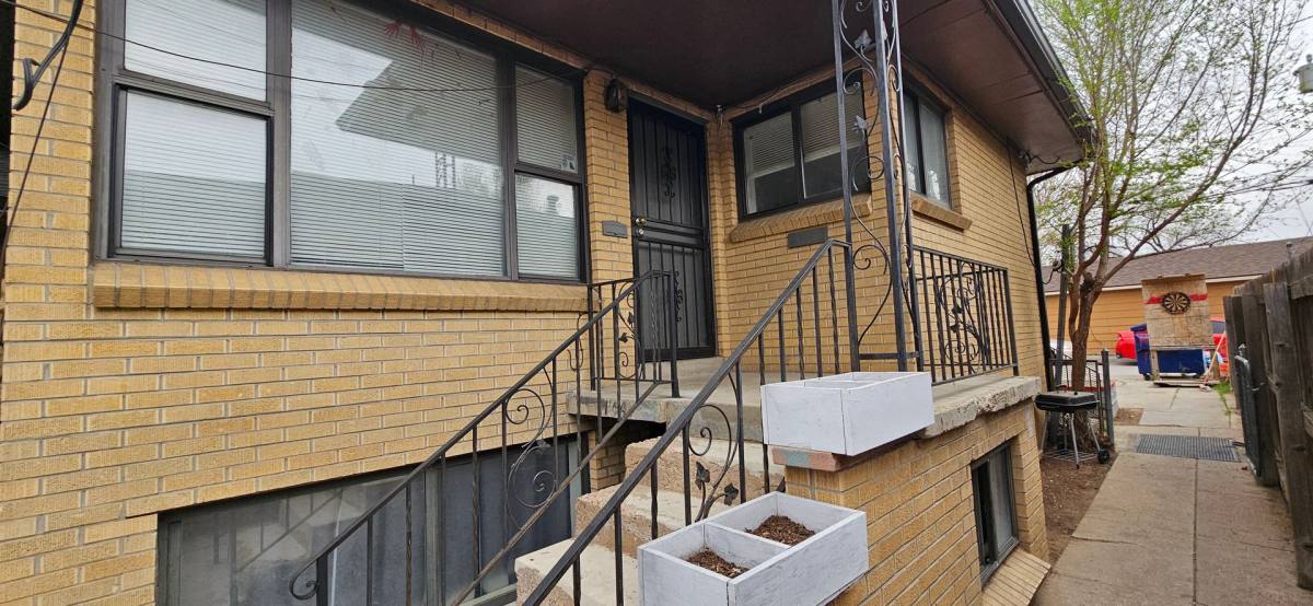 Townhouse for rent at 1136 Akron St, Aurora, CO 80010