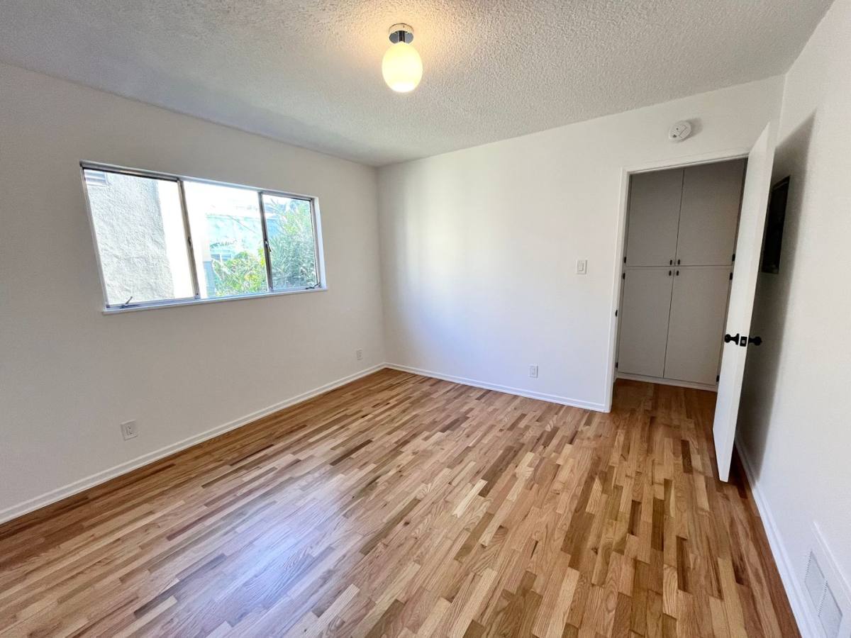 Apartment for rent at 1420 17th St, Santa Monica, CA 90404