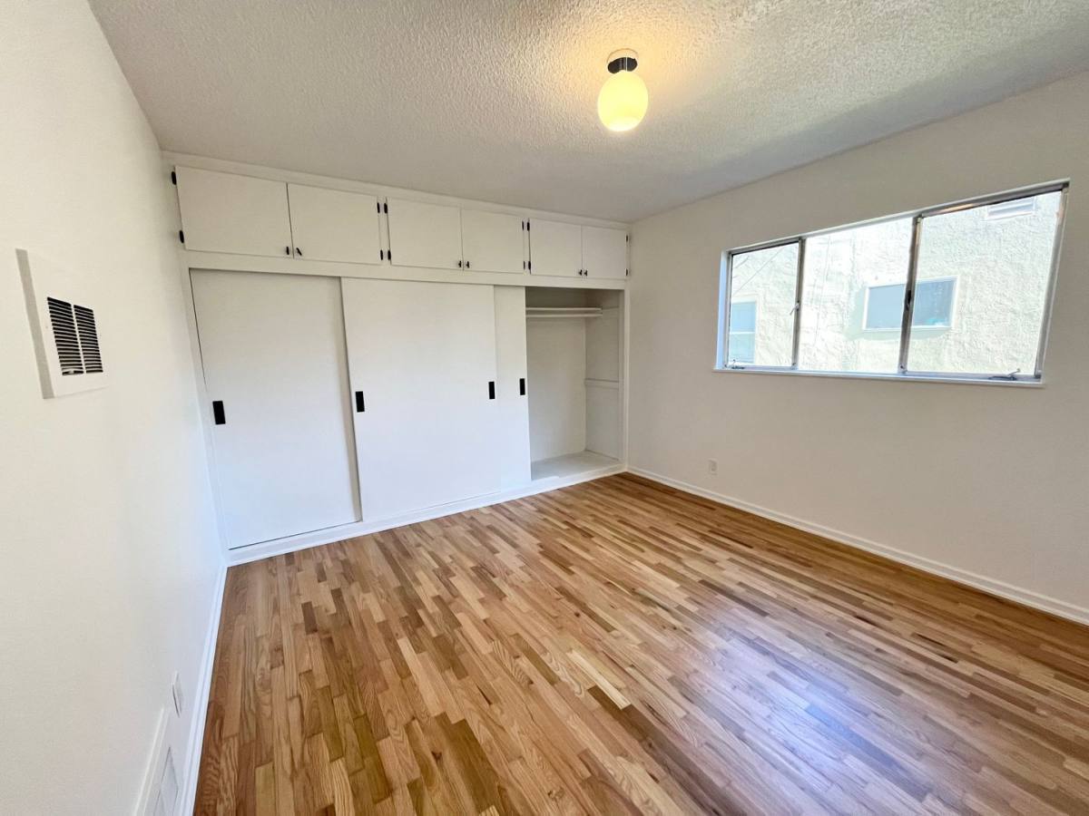 Apartment for rent at 1420 17th St, Santa Monica, CA 90404