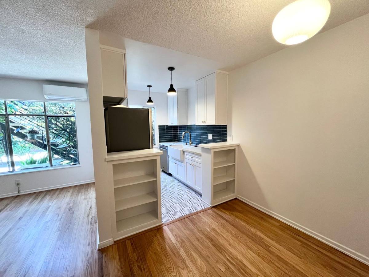 Apartment for rent at 1420 17th St, Santa Monica, CA 90404