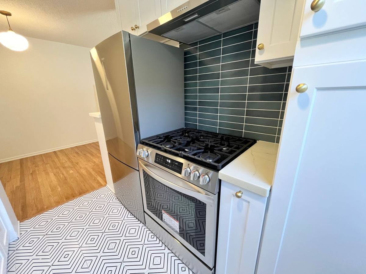 Apartment for rent at 1420 17th St, Santa Monica, CA 90404