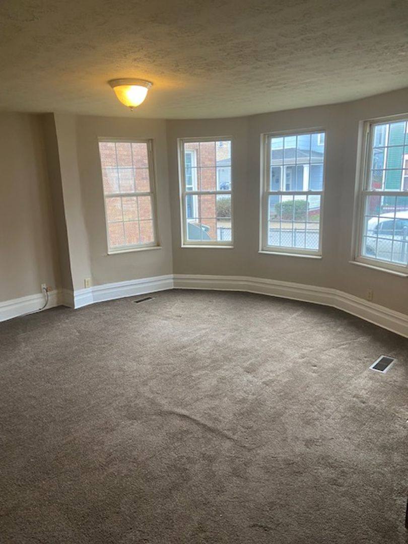 Apartment for rent at 211 11th St, Parkersburg, WV 26101