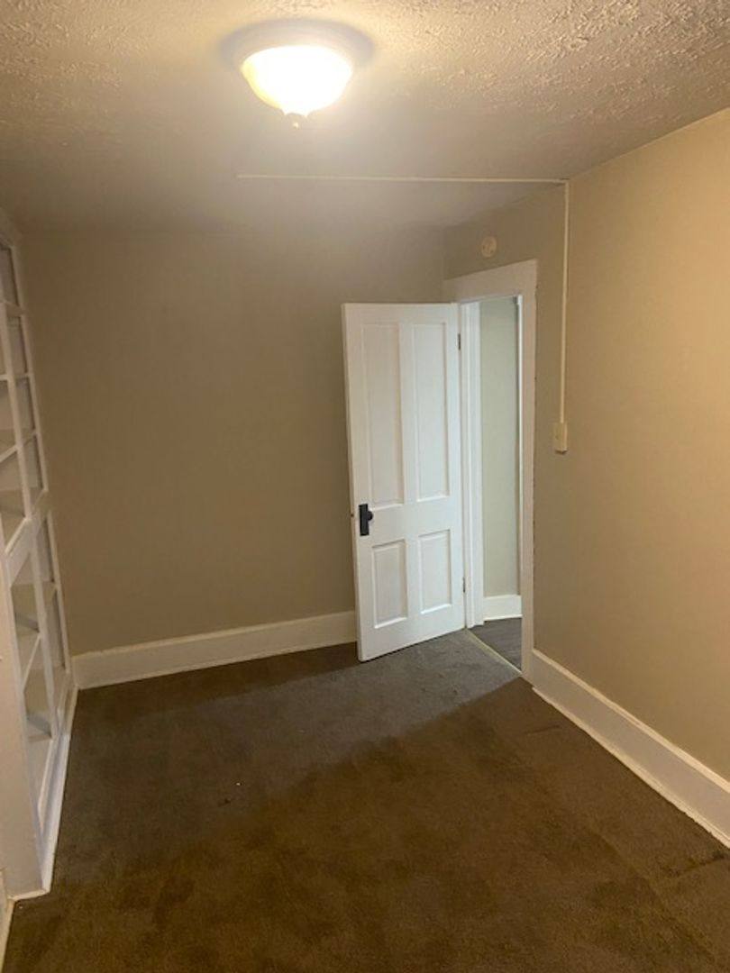 Apartment for rent at 211 11th St, Parkersburg, WV 26101