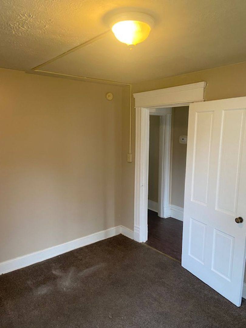 Apartment for rent at 211 11th St, Parkersburg, WV 26101