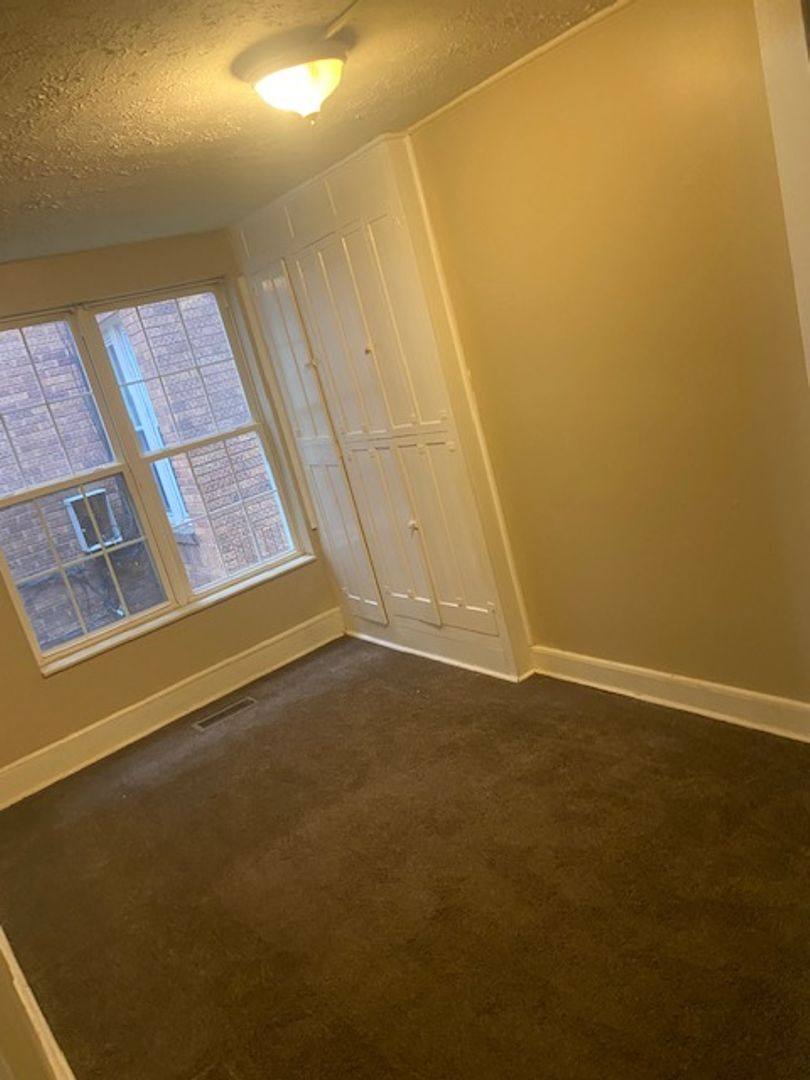 Apartment for rent at 211 11th St, Parkersburg, WV 26101