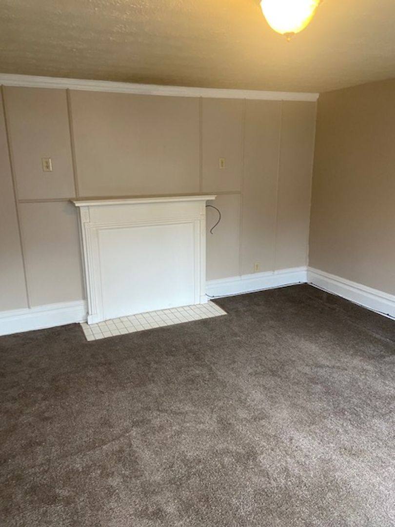 Apartment for rent at 211 11th St, Parkersburg, WV 26101