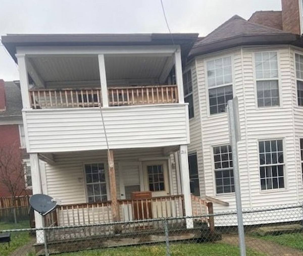 Apartment for rent at 211 11th St, Parkersburg, WV 26101