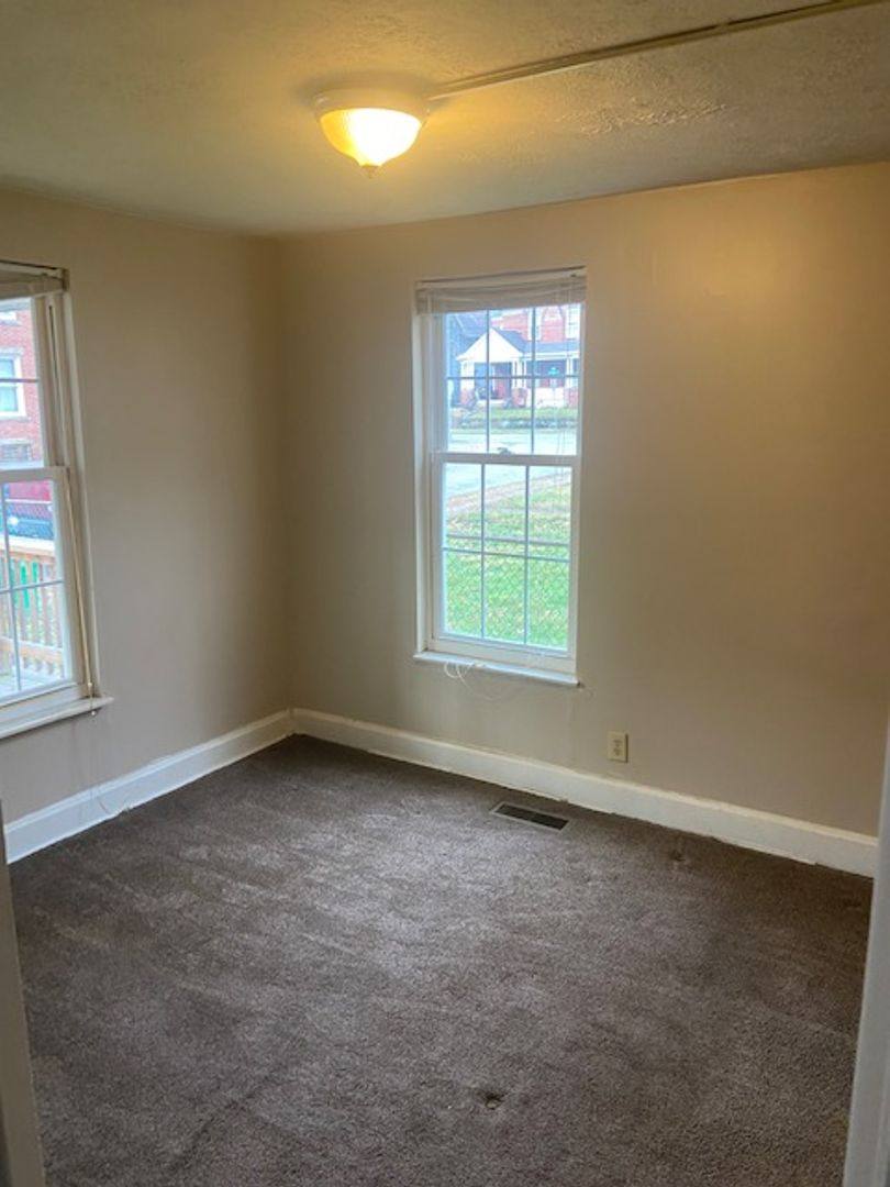 Apartment for rent at 211 11th St, Parkersburg, WV 26101