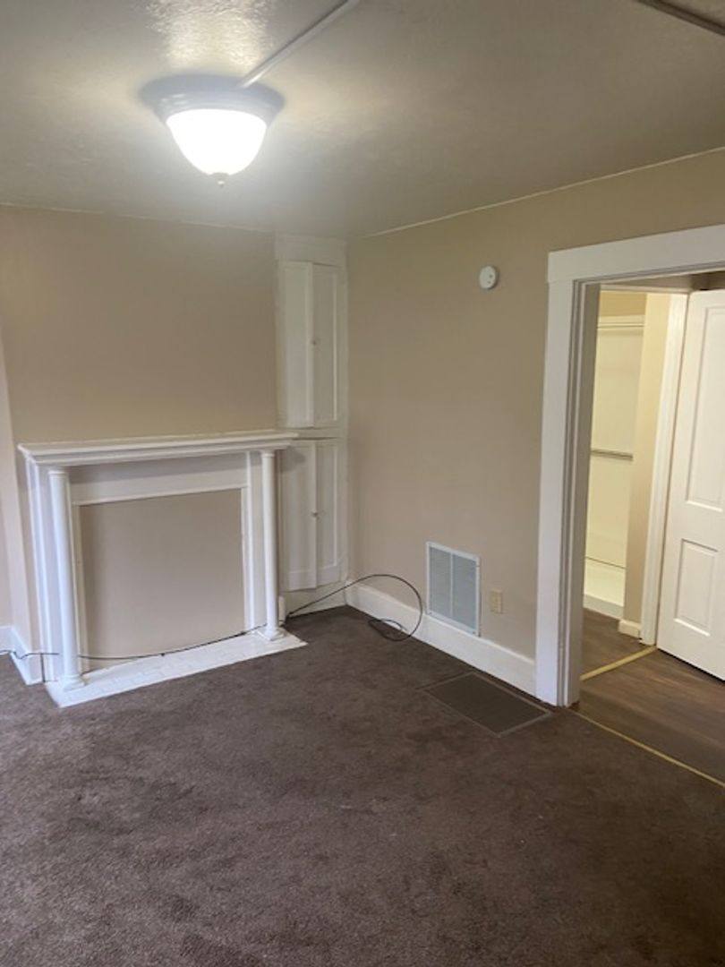 Apartment for rent at 211 11th St, Parkersburg, WV 26101