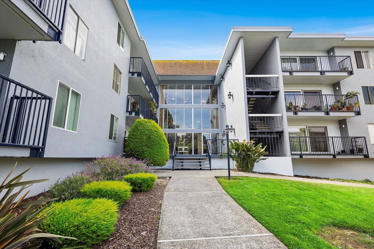 Condo for rent at 960 Shorepoint Court, Alameda, CA 94501