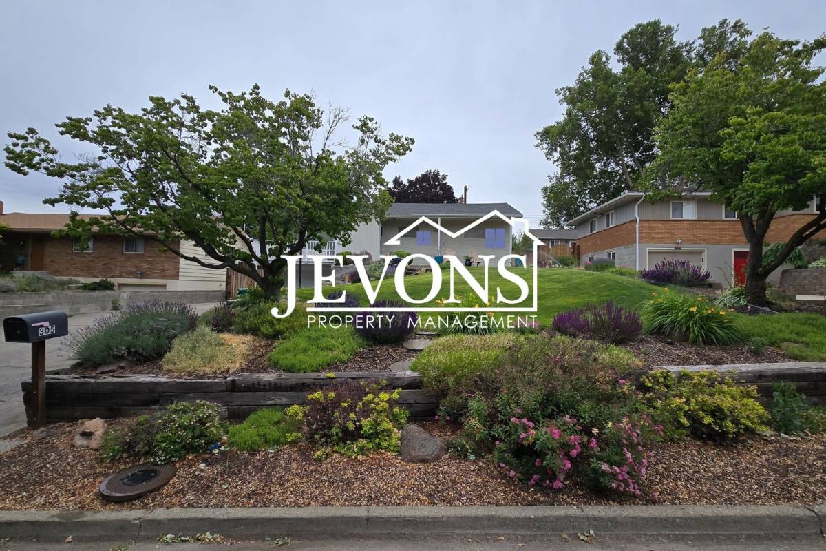 House for rent at 305 N 28th Ave, Yakima, WA 98902