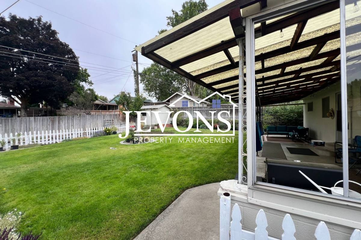 House for rent at 305 N 28th Ave, Yakima, WA 98902