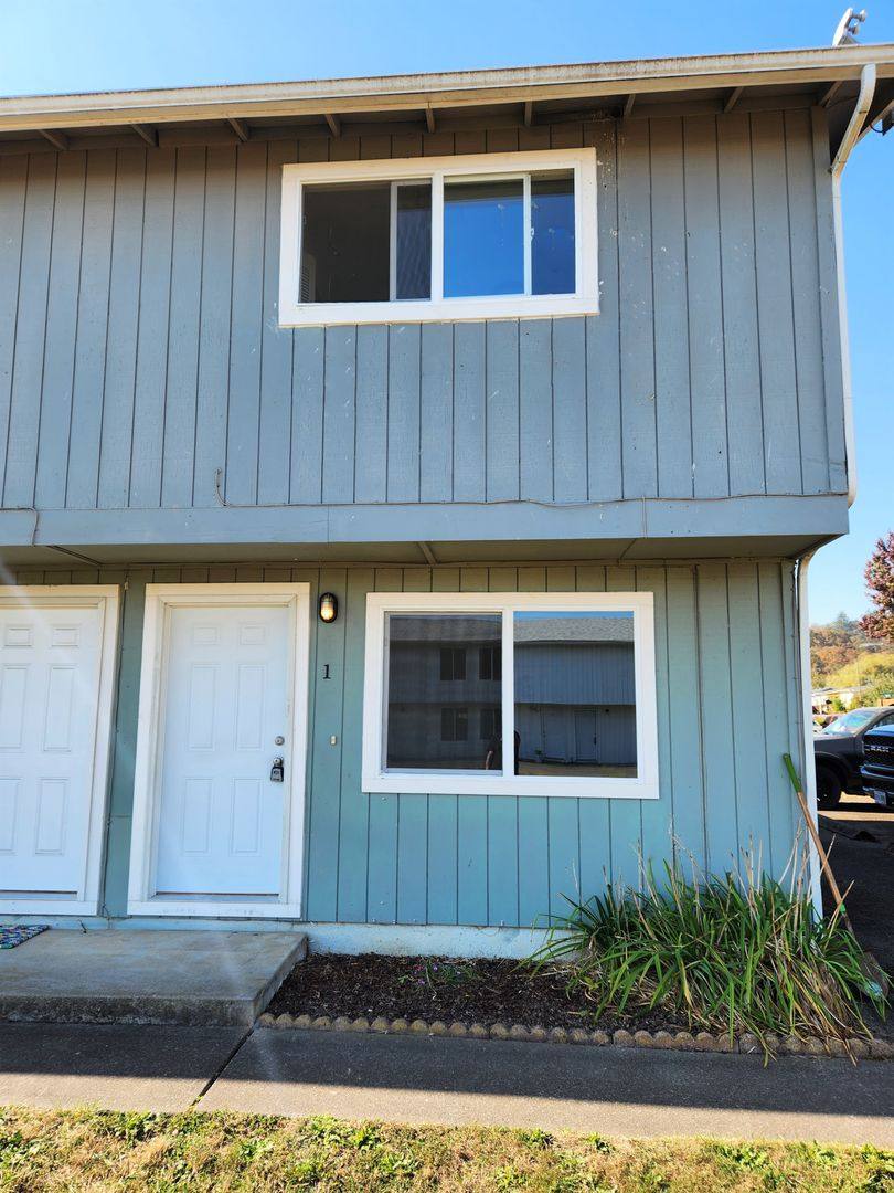 Townhouse for rent at 660 Kelly St, Monroe, OR 97456