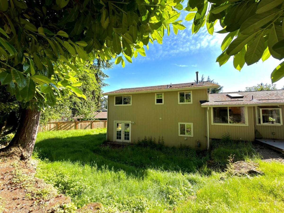 House for rent at 16915 NE 22nd Place, Bellevue, WA 98008