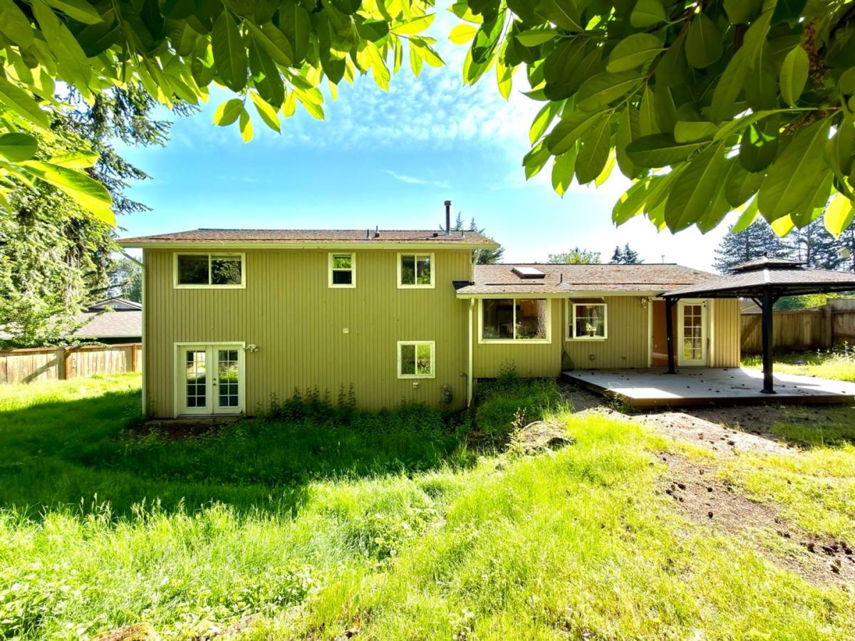 House for rent at 16915 NE 22nd Place, Bellevue, WA 98008