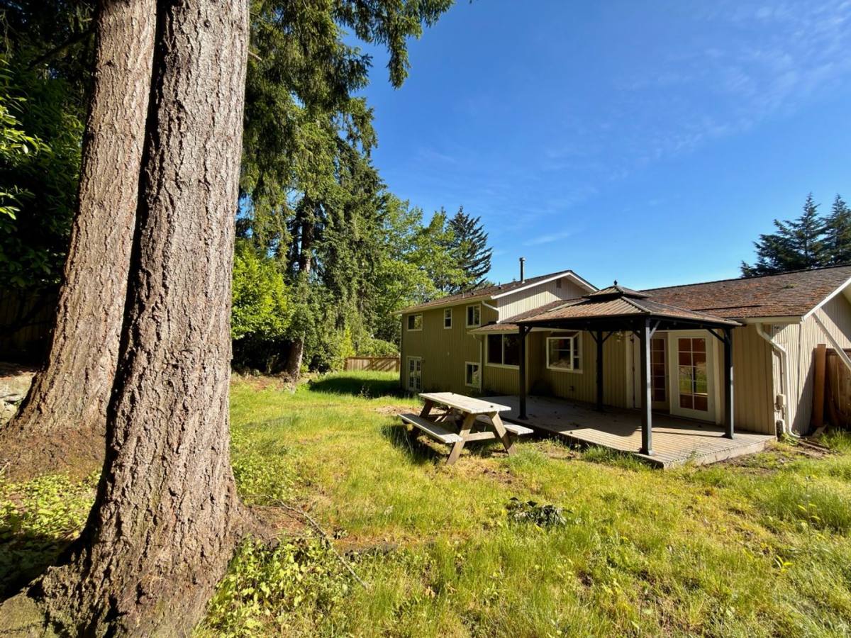House for rent at 16915 NE 22nd Place, Bellevue, WA 98008