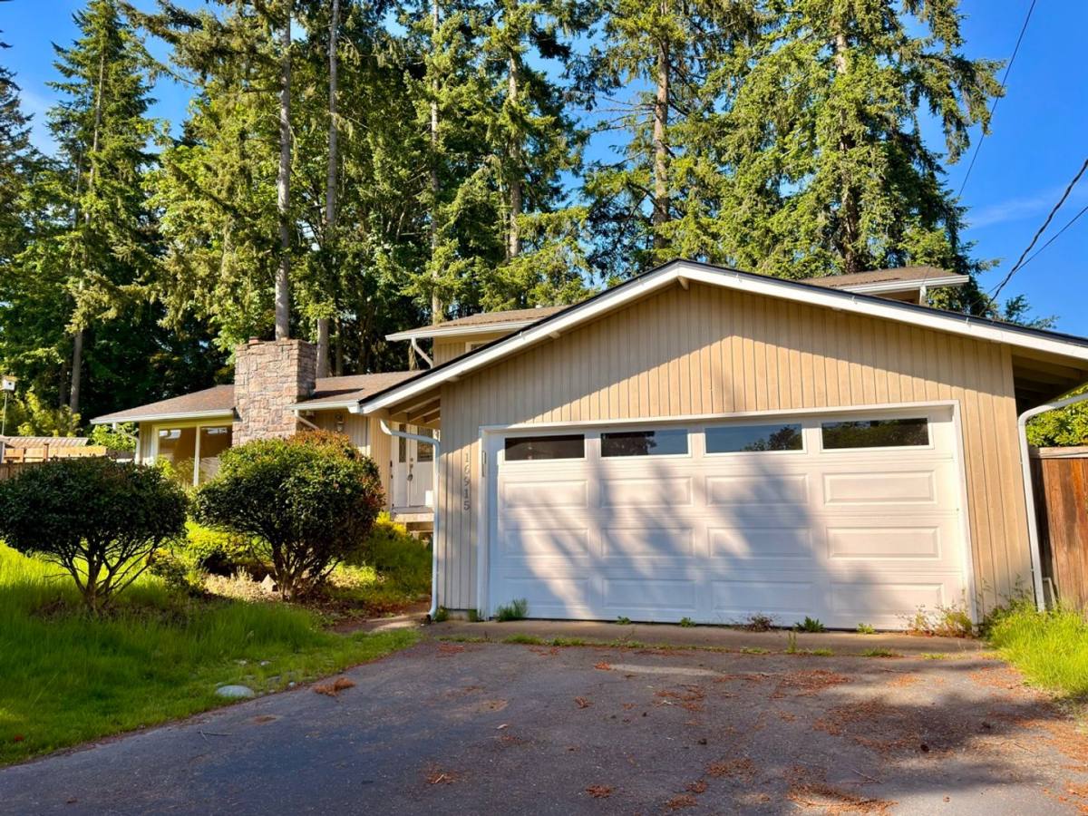 House for rent at 16915 NE 22nd Place, Bellevue, WA 98008