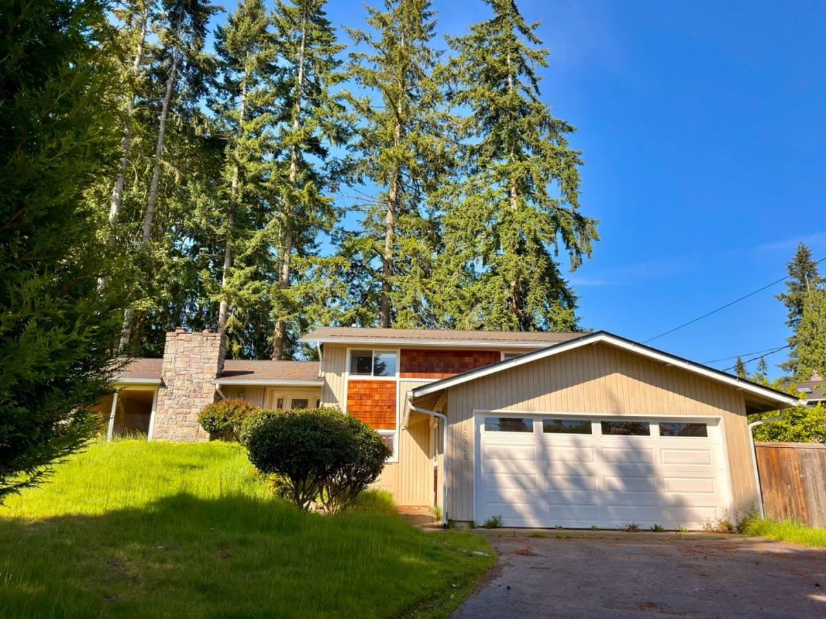 House for rent at 16915 NE 22nd Place, Bellevue, WA 98008