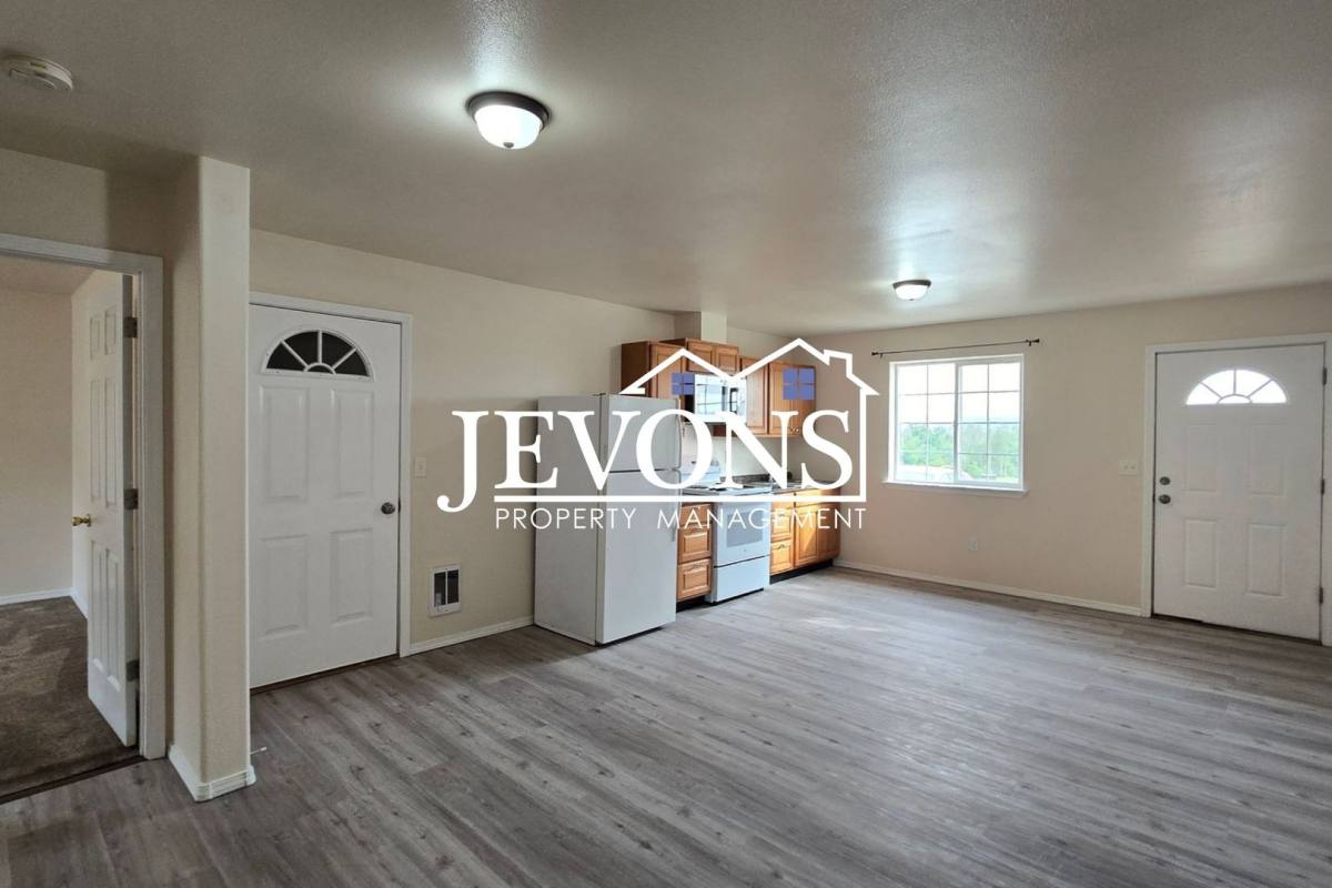 Apartment for rent at 321 Emerald Rd, Granger, WA 98932