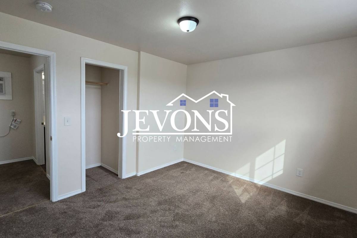 Apartment for rent at 321 Emerald Rd, Granger, WA 98932