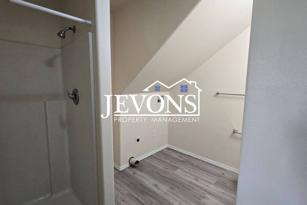 Apartment for rent at 321 Emerald Rd, Granger, WA 98932