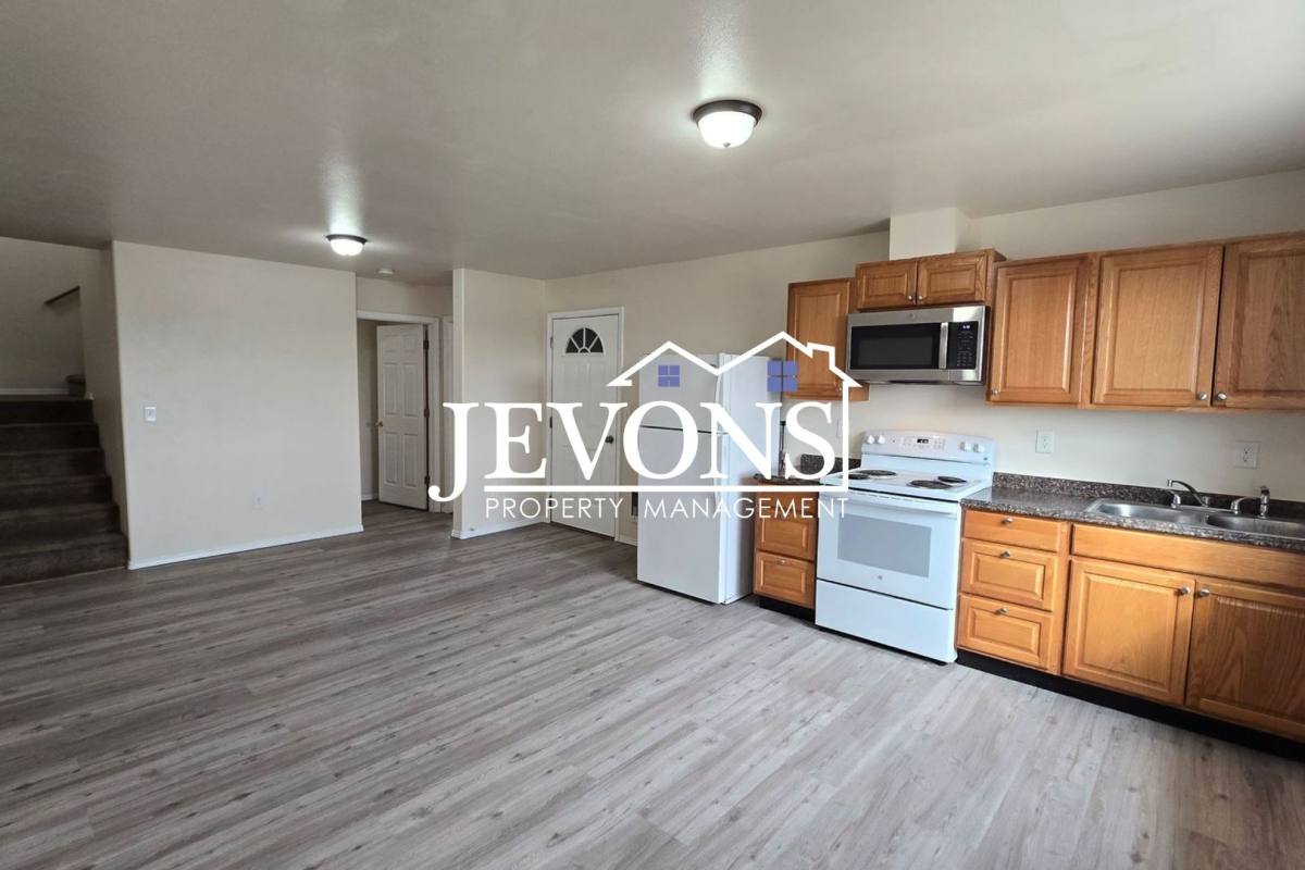 Apartment for rent at 321 Emerald Rd, Granger, WA 98932