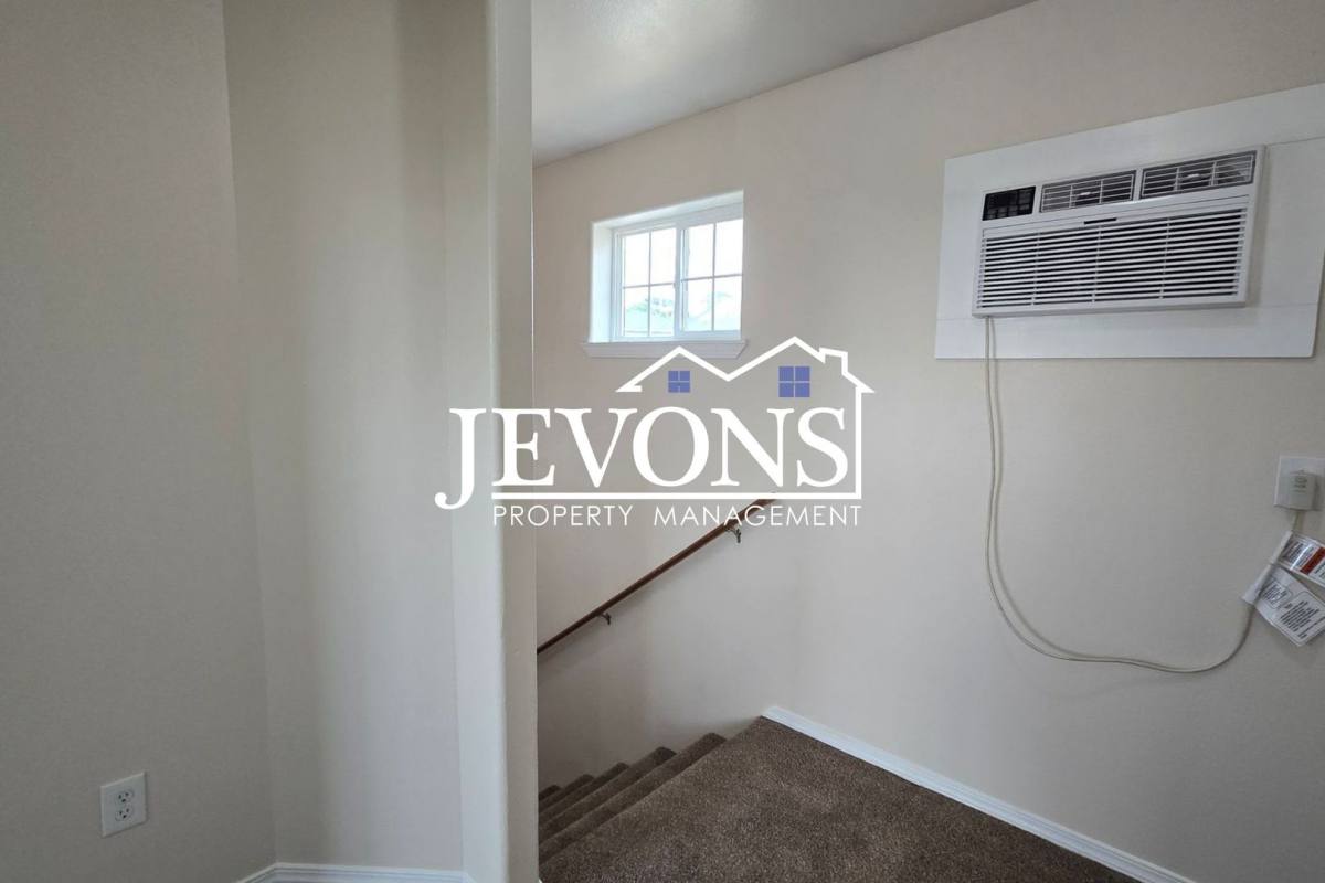 Apartment for rent at 321 Emerald Rd, Granger, WA 98932