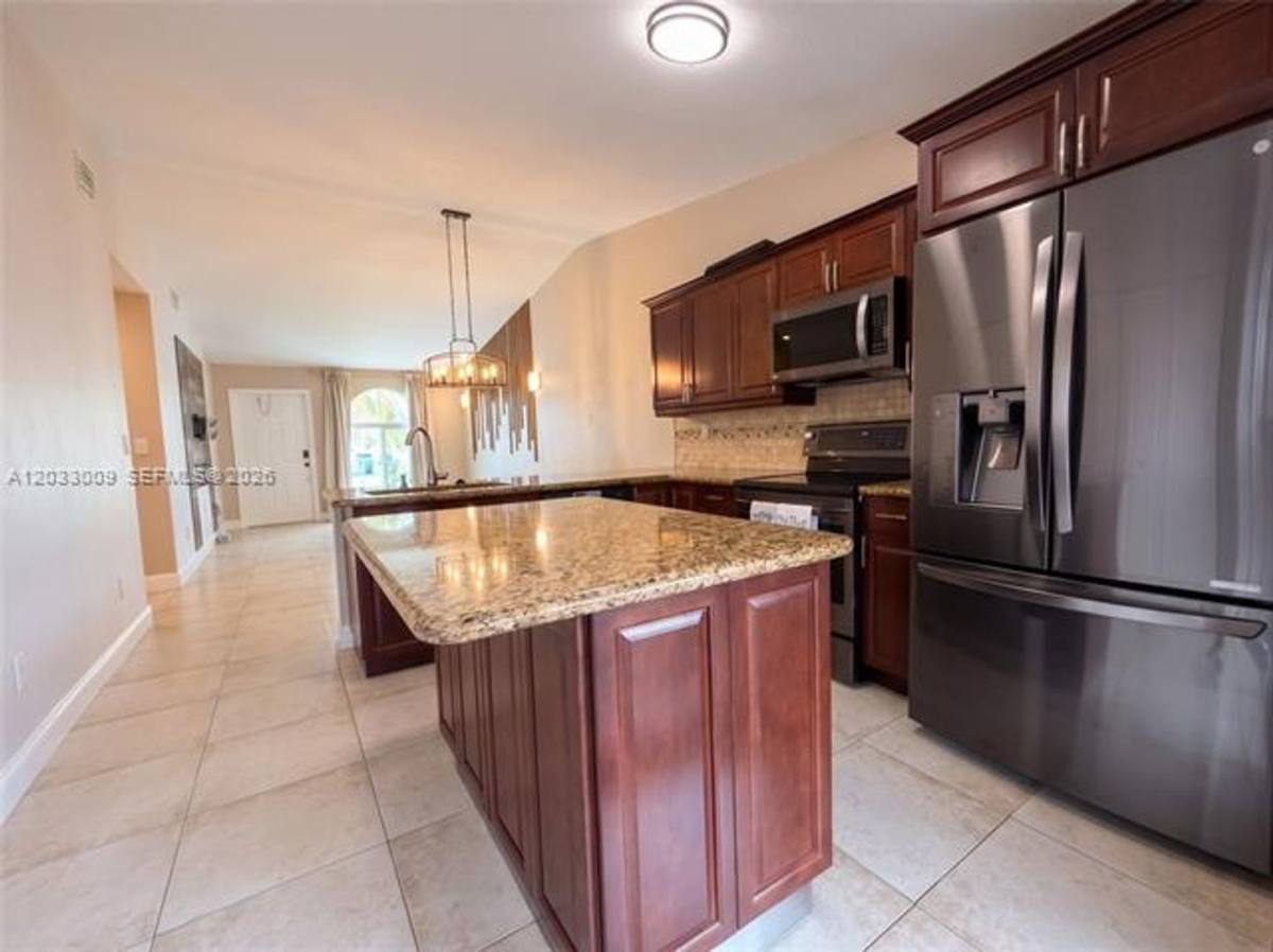 Townhouse for rent at 7675 NW 181st St, Hialeah, FL 33015
