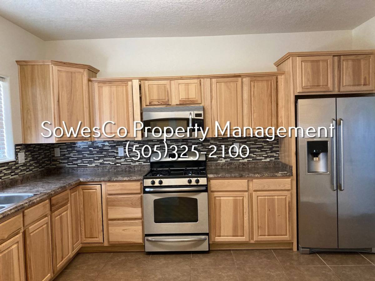 House for rent at 961 Katherine Ave, Farmington, NM 87401
