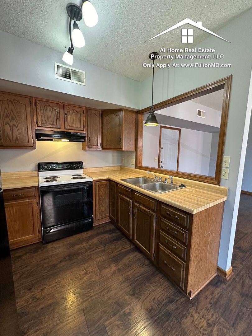 Apartment for rent at 101 E 10th St #105, Fulton, MO 65251