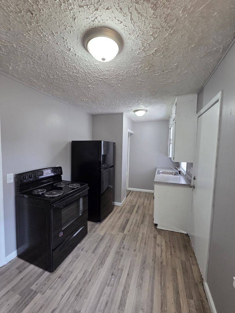 Apartment for rent at 918 S Hiram, Wichita, KS 67213