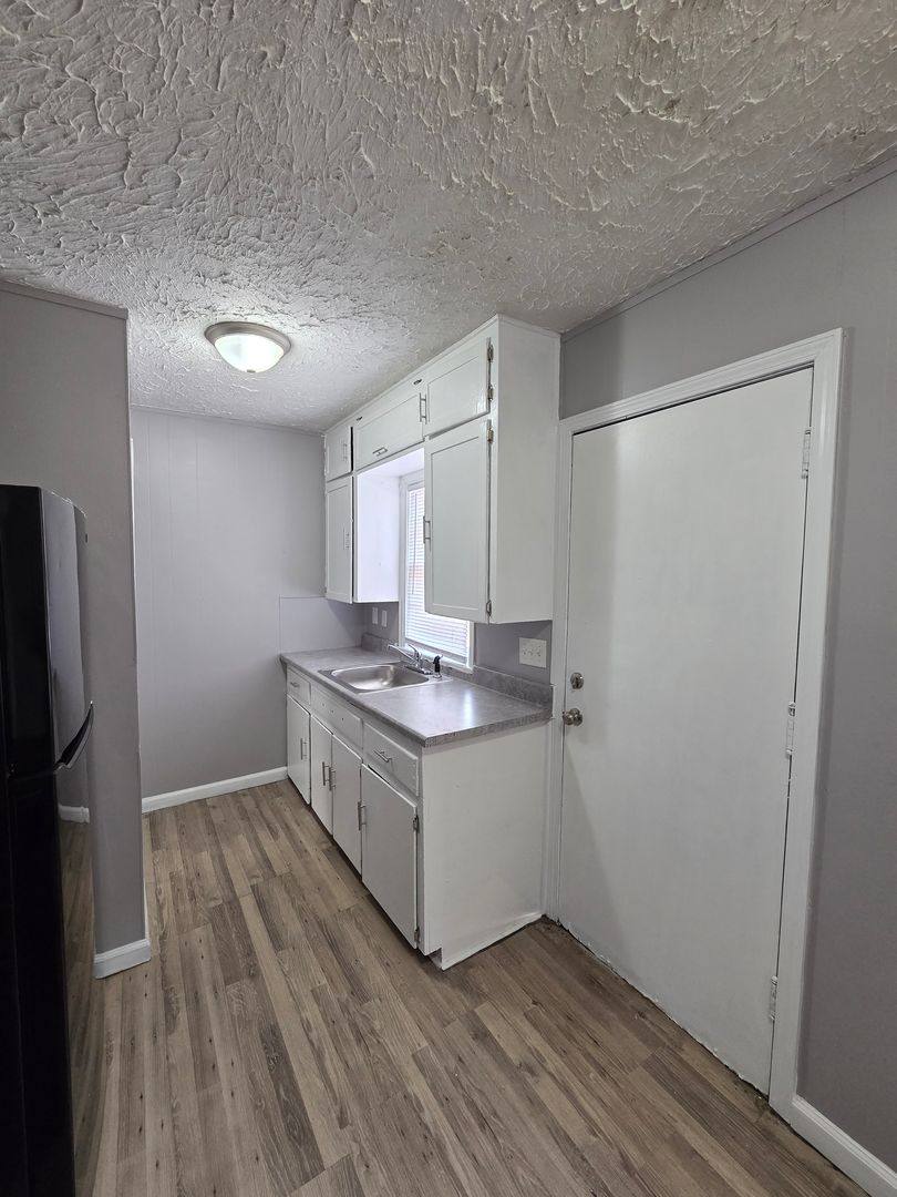 Apartment for rent at 918 S Hiram, Wichita, KS 67213
