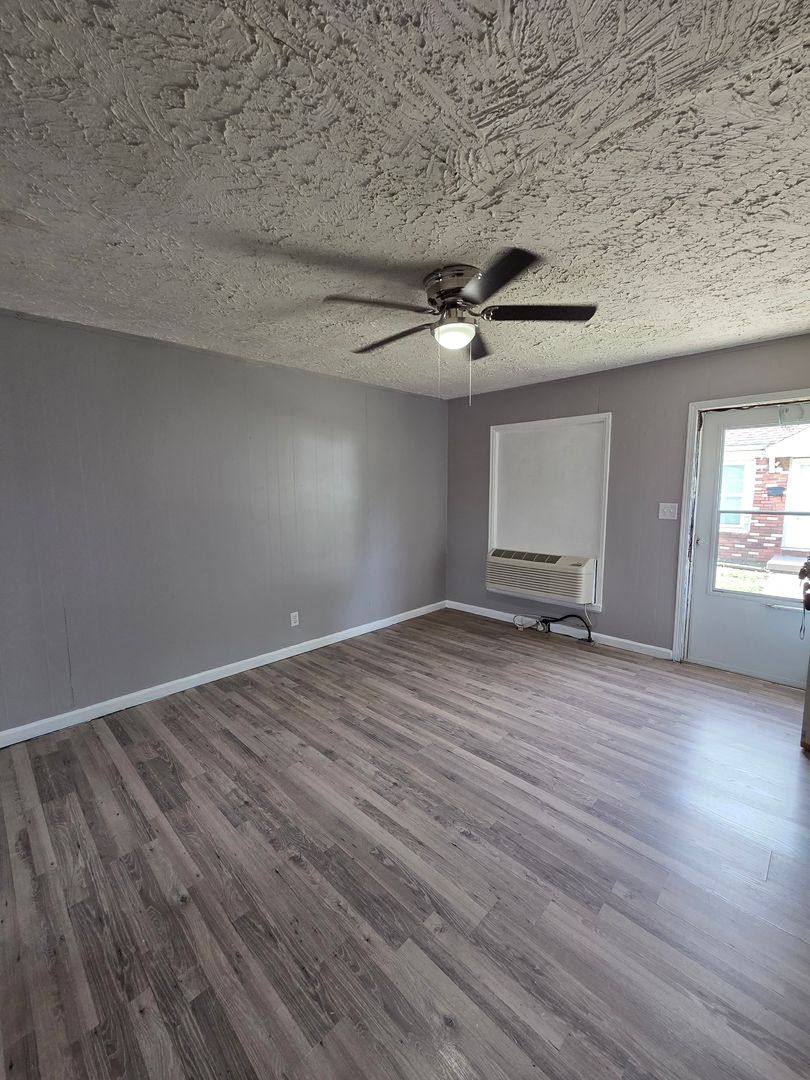 Apartment for rent at 918 S Hiram, Wichita, KS 67213