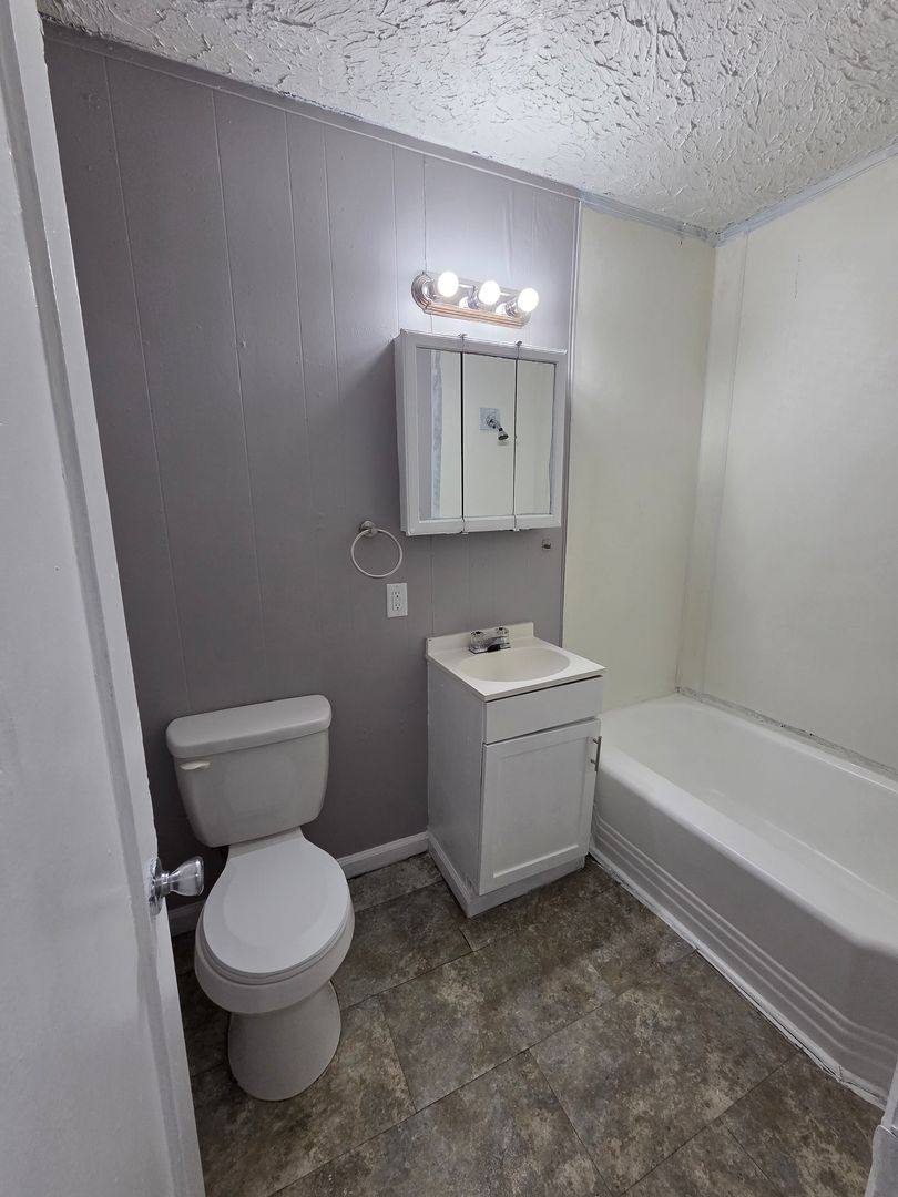 Apartment for rent at 918 S Hiram, Wichita, KS 67213