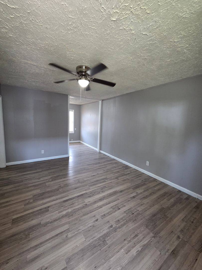 Apartment for rent at 918 S Hiram, Wichita, KS 67213