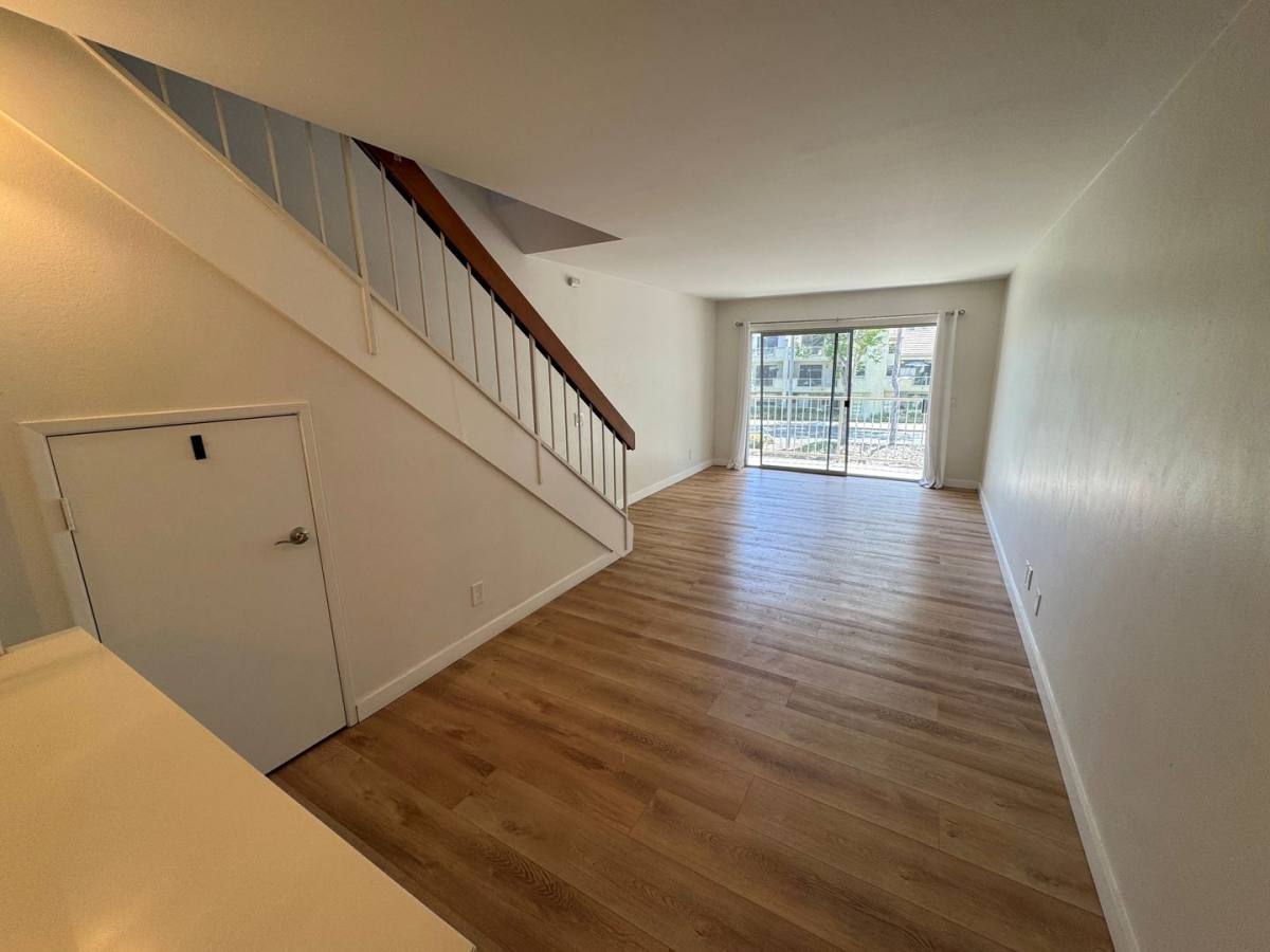Townhouse for rent at 390 E Surfside Dr, Port Hueneme, CA 93041