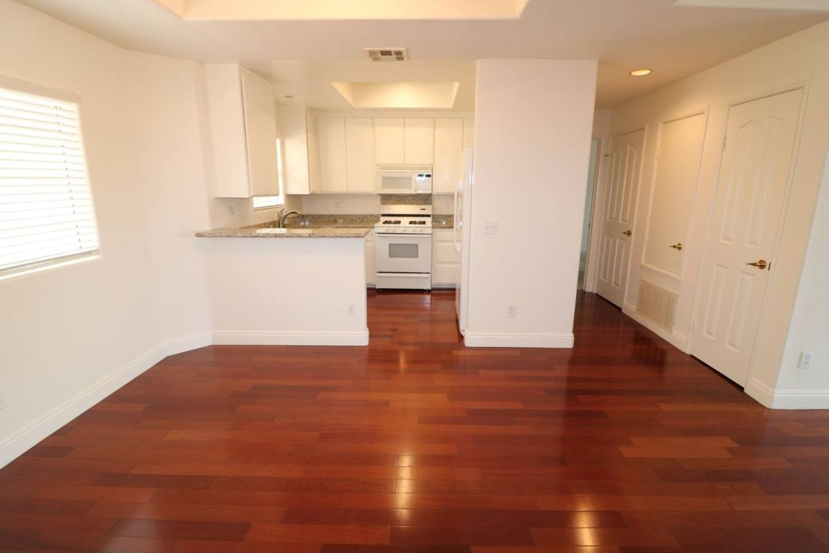 Apartment for rent at 4455 Hazeltine Ave, Sherman Oaks, CA 91423