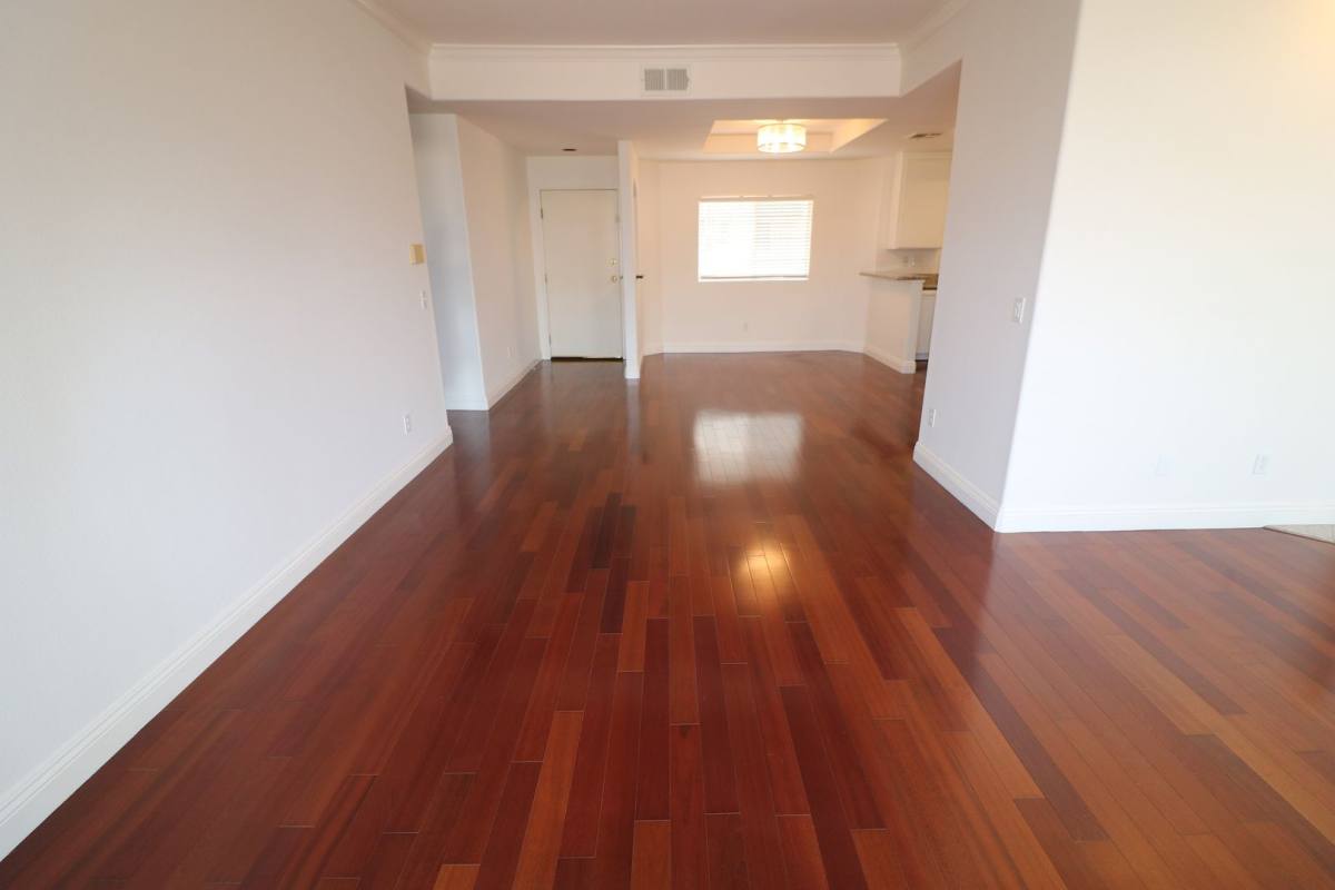 Apartment for rent at 4455 Hazeltine Ave, Sherman Oaks, CA 91423