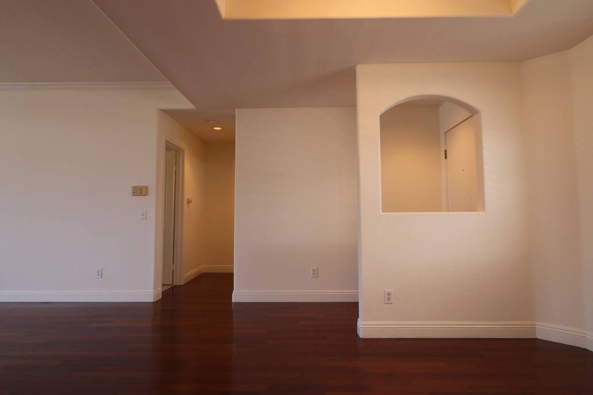 Apartment for rent at 4455 Hazeltine Ave, Sherman Oaks, CA 91423